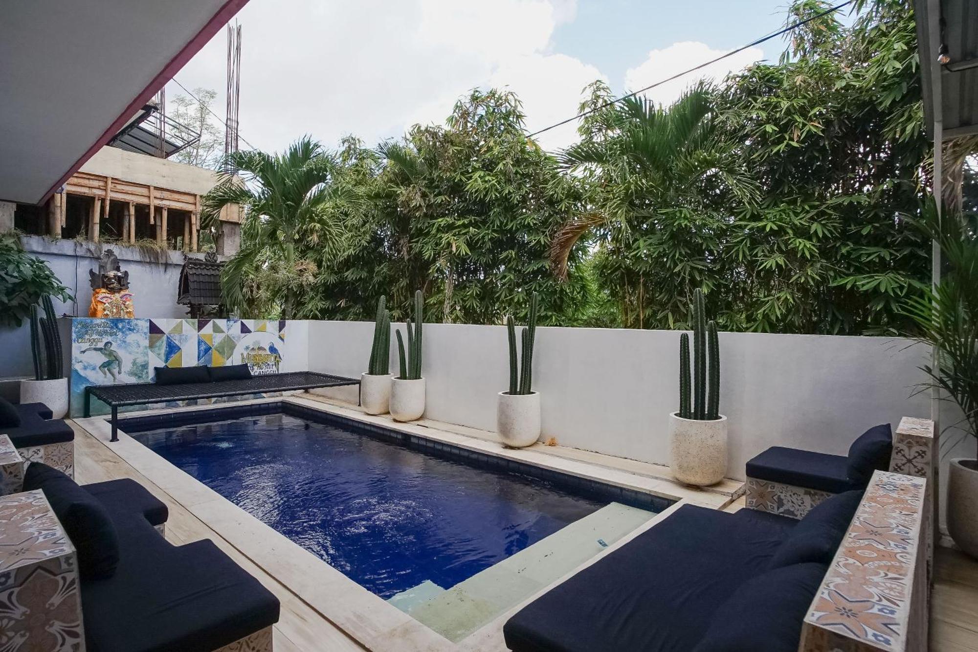 Margarita Surf Hostel Canggu Esterno foto